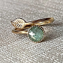 Prstene - Simple Leaf Green Kyanite Ag925 Gold Plated Ring / Strieborný pozlátený prsteň so zeleným kyanitom - 16568290_