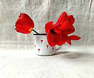 Nádoby - Smaltovaný hrnček Červené tulipány - 16568509_