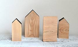 Dekorácie - Malé drevené domčeky -sada 4 kusy - 16569579_