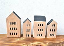 Dekorácie - Malé drevené domčeky -sada 4 kusy - 16569580_
