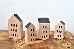 Dekorácie - Malé drevené domčeky -sada 4 kusy - 16569581_