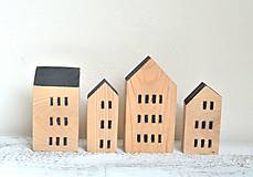 Dekorácie - Malé drevené domčeky -sada 4 kusy - 16569583_