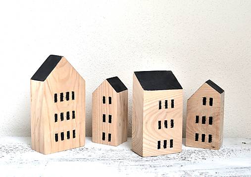Malé drevené domčeky -sada 4 kusy