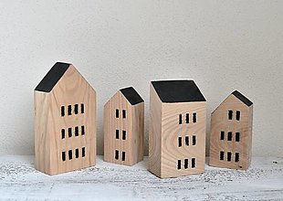 Dekorácie - Malé drevené domčeky -sada 4 kusy - 16569577_