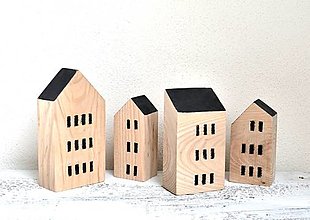 Dekorácie - Malé drevené domčeky -sada 4 kusy - 16569605_