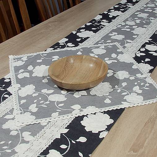 Úžitkový textil - ROSALIE - Biele ruže na sivej - obrus štvorec - 16568886_