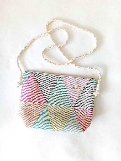 Textilná MIDI kabelka, pastelové trojuholníky