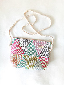 Kabelky - Textilná MIDI kabelka, pastelové trojuholníky - 16571204_