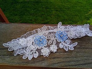 Spodná bielizeň - svadobný podväzok Ivory + modré čipkové kvety 29 - 16575206_