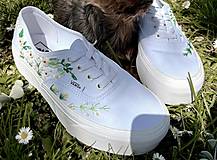 Ponožky, pančuchy, obuv - ♥ Plátené, ručne vyšívané tenisky ♥ - 16575092_
