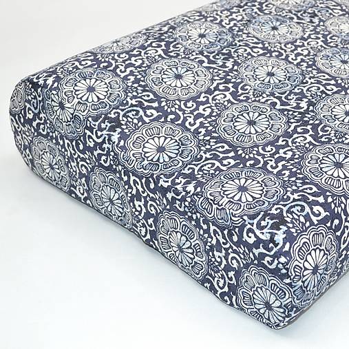 Úžitkový textil - Mandaly a ornamenty na tmavomodrej batike - obliečka na anatomický vankúš  (veľkosť M) - 16575147_
