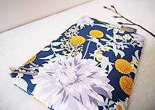 Taštičky - Kozmetická taška veľká - žlté kvety na modrej - 16578361_