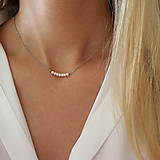 Náhrdelníky - Strieborný minimalistický náhrdelník s perlami - 16578654_
