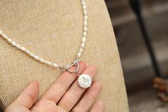Náhrdelníky - Perlový náhrdelník s Keshi perlou - 16581170_