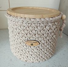Úžitkový textil - Háčkovaný košík s dreveným vrchnákom. - 16581219_