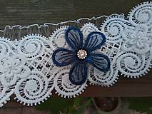 Spodná bielizeň - svadobný podväzok Ivory  - tmavo modré čipkové kvety 9 - 16583111_