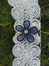 Spodná bielizeň - svadobný podväzok Ivory  - tmavo modré čipkové kvety 9 - 16583114_