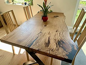 Nábytok - Jedálenský stôl z masívu dub ktorý si už niečo pamätá. - 16583560_