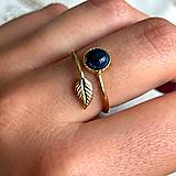 Prstene - Simple Leaf Black Opal Ag925 Gold Plated Ring / Strieborný pozlátený prsteň s čiernym opálom E036 - 16585301_