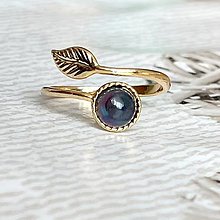 Prstene - Simple Leaf Black Opal Ag925 Gold Plated Ring / Strieborný pozlátený prsteň s čiernym opálom E036 - 16585304_