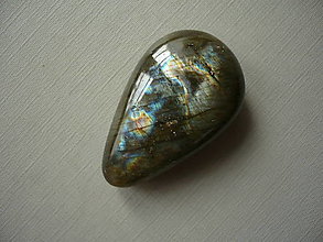 Minerály - Nevrtaná kapka labradoritu 41 mm, č.37w - 16585093_