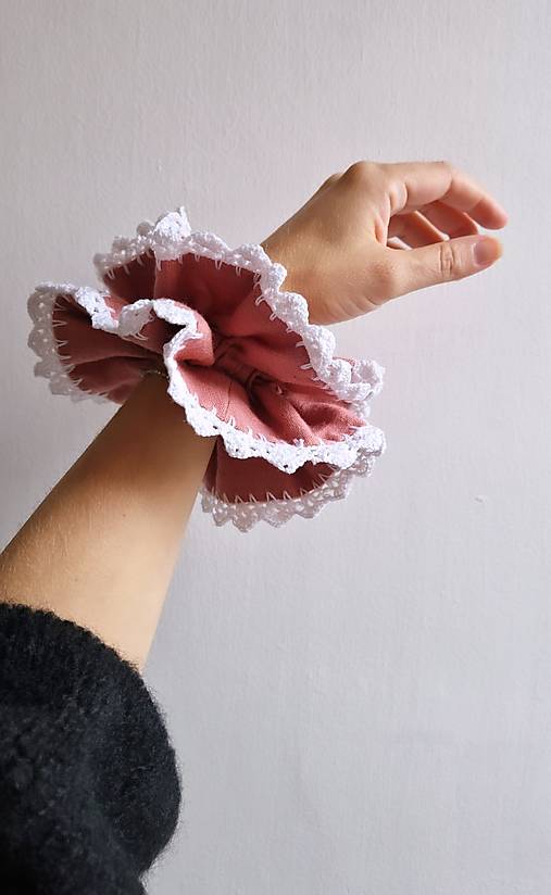 Flamenco scrunchie