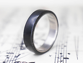 Prstene - Titanový prsteň s ebenovým drevom - 16590478_