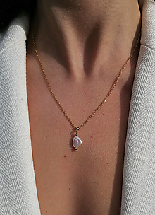 Náhrdelníky - Luna - náhrdelník s príveskom z keshi perly - 16590422_