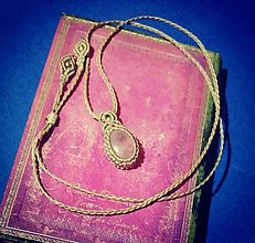 Náhrdelníky - Macrame náhrdelník - Ruženín - 16591196_