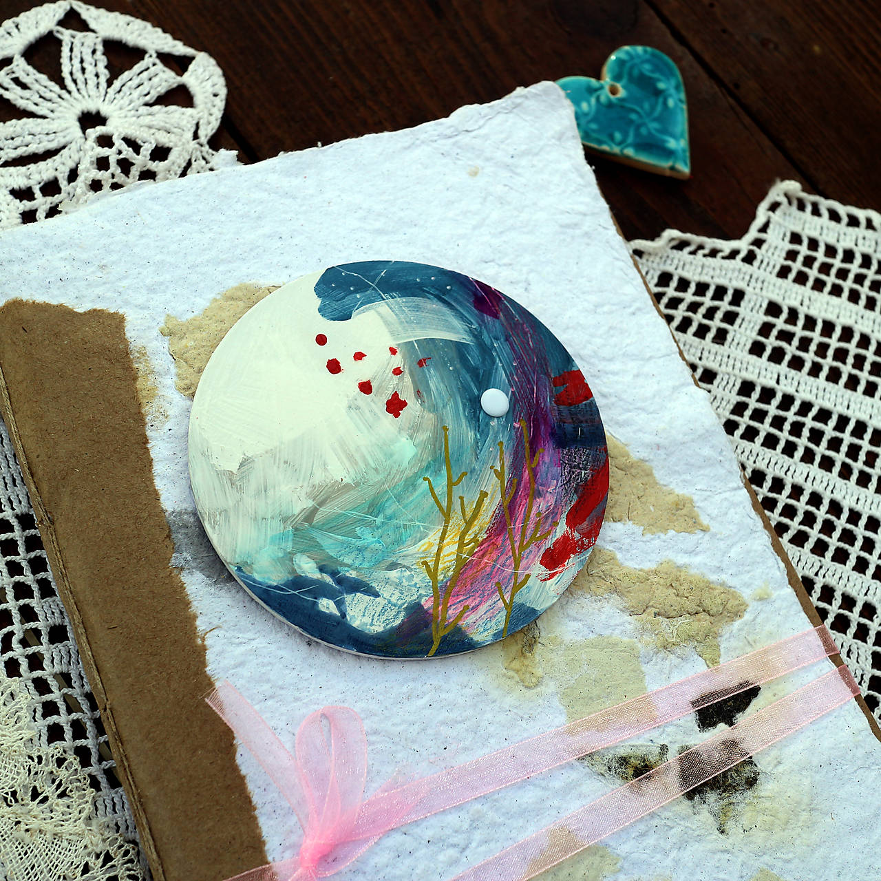 Pod morom III. / Šitý skicárik s akrylovou maľbou