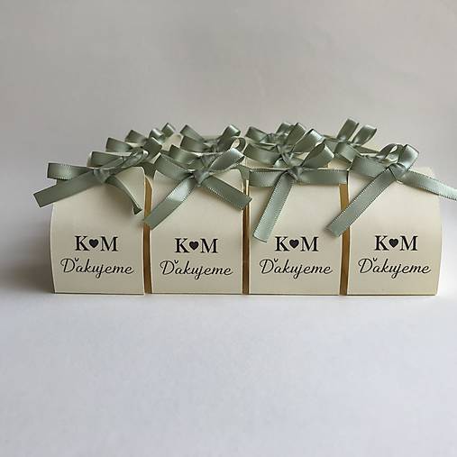 Darčeky pre svadobčanov - Darčeky a menovky pre svadobných hostí sage green (35gramov - 4x4x4cm sviečka, 6x4x4 v obale) - 16594193_