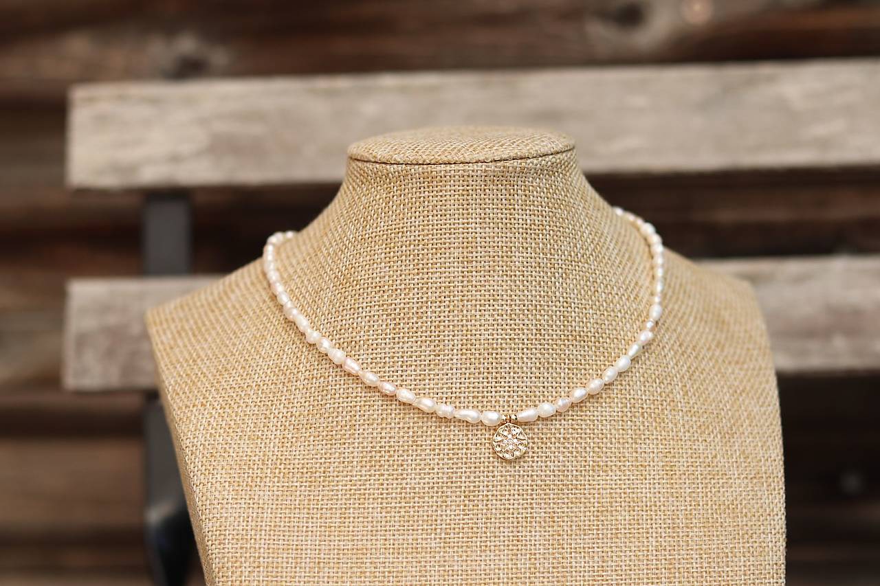 Perlový choker so zirkónovou polárkou