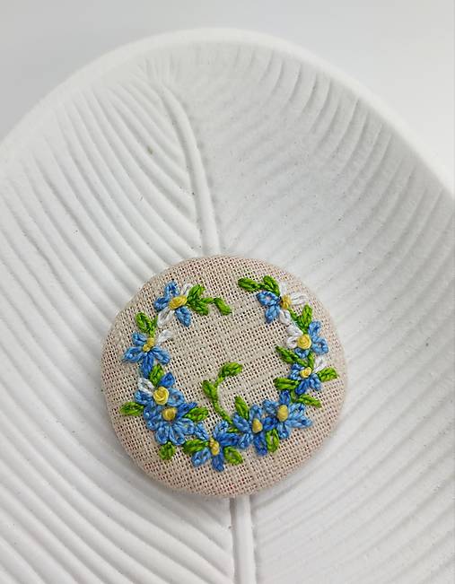 Brošne - Výšivaná brošňa (nezábudka) - 16599397_