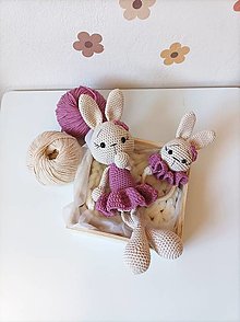 Hračky - Háčkovaný zajko a a hrkálka - 16601188_