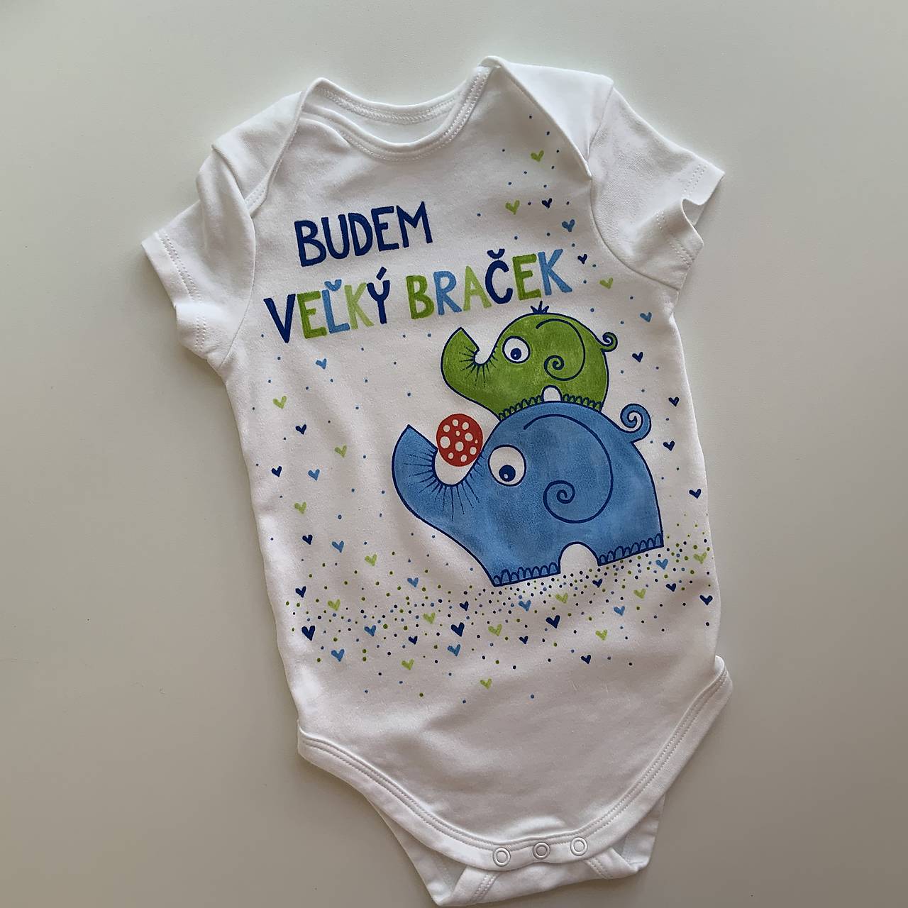 Maľované tričko s nápisom “Bude zo mňa veľký brat” ( (biele body)