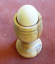 Nádoby - Egg - drevený pohár na vajíčko - 16604841_