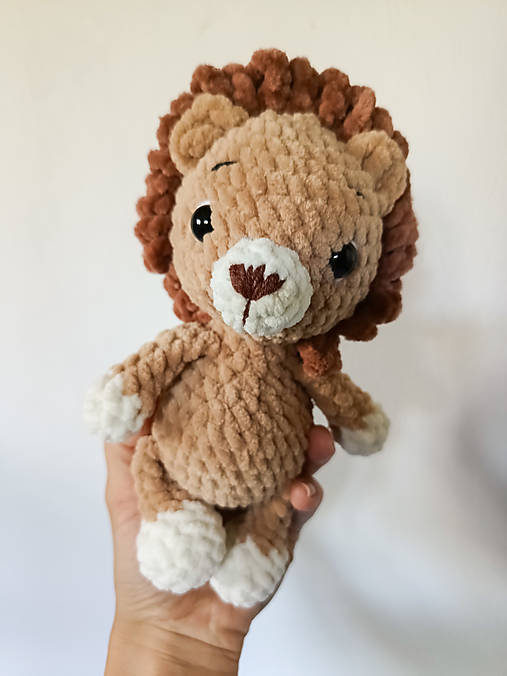 Hračky - Háčkovaný levík - 16604132_