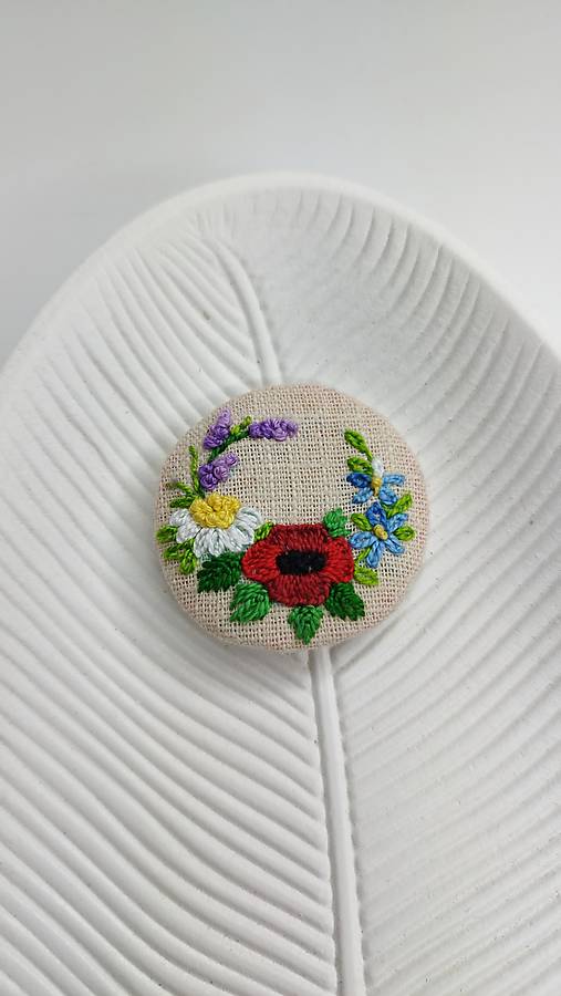 Brošne - Výšivaná brošňa (letná lúka) - 16606542_
