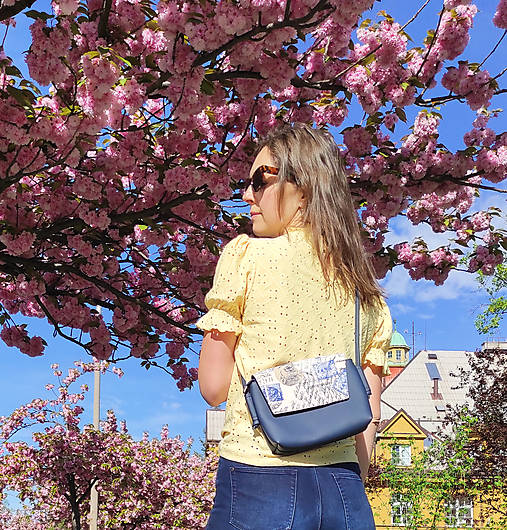 Kabelky - Iris mini bag modrá známky - 16605935_