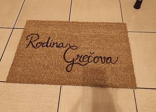 Úžitkový textil - Maľovaná rohožka /koberček s menom rodiny - 16606446_