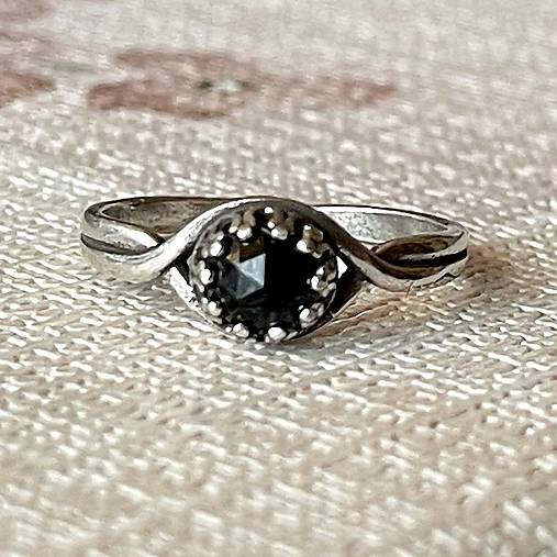 ZĽAVA 10% Spinel Antique Silver Ring  / Vintage prsteň so spinelom E033