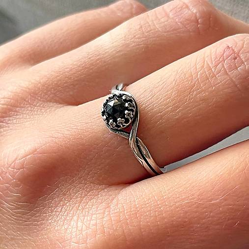 ZĽAVA 10% Spinel Antique Silver Ring  / Vintage prsteň so spinelom E033
