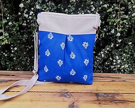 Kabelky - Dámska kabelka s ľudovým motívom na modrej - 16608374_