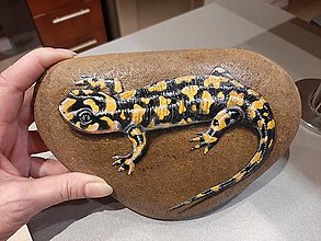 Dekorácie - Maľovaný kameň - salamandra - 16610694_
