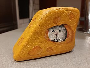 Dekorácie - Maľovaný kameň - myška v syre2 - 16610983_