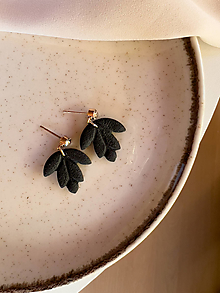 Náušnice - Náušnice lotosový kvet (Čierna - zlatá) - 16611642_