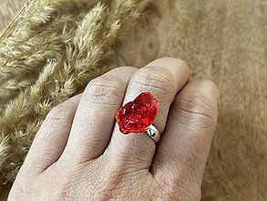 Prstene - Strieborný prsteň s červenou andarou - 16613088_
