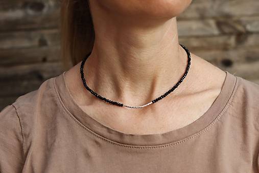 Náhrdelník - choker - spinel