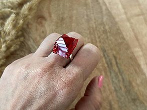 Prstene - Strieborný prsteň s červenou andarou - pyramída - 16614472_