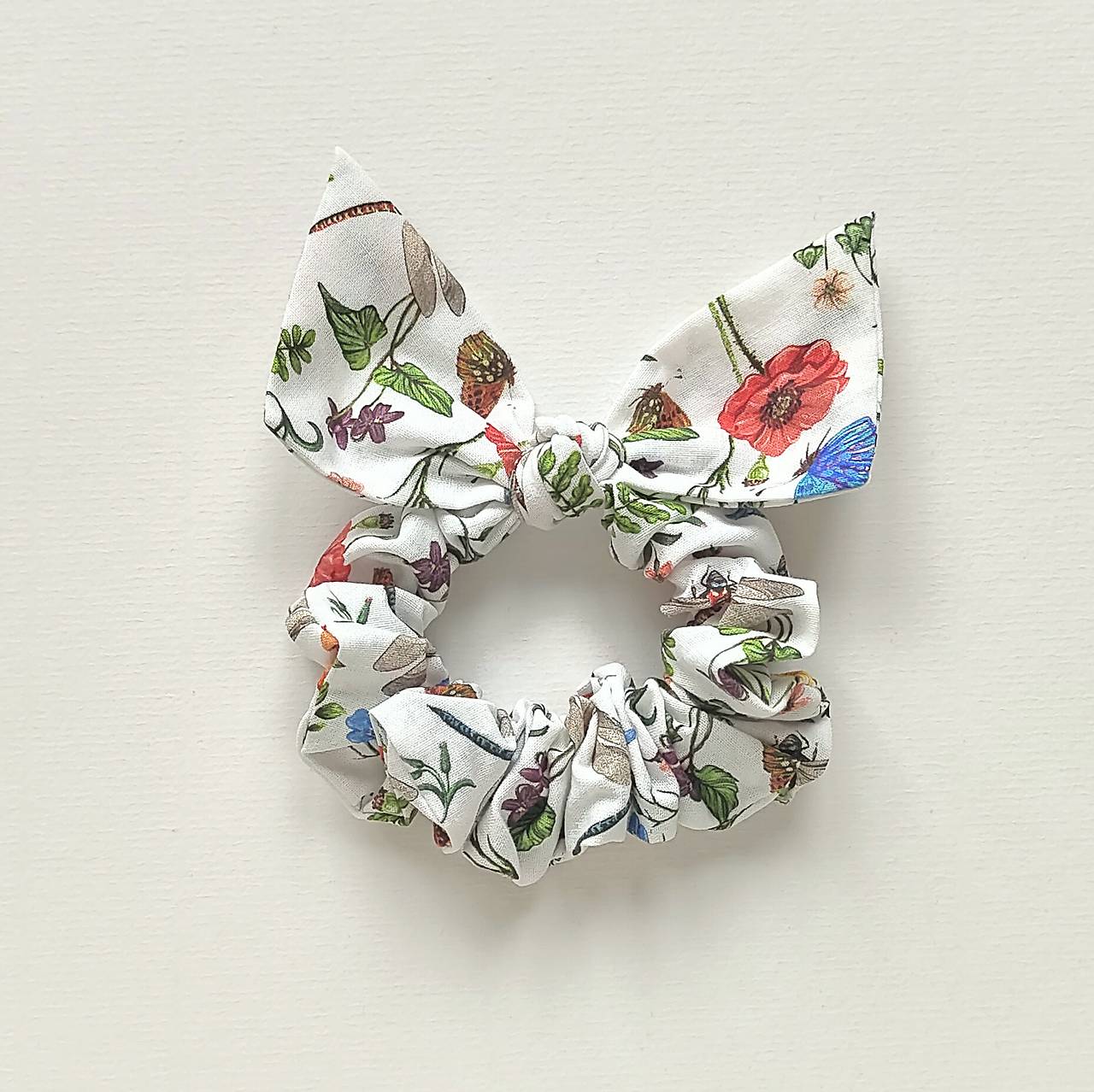 Scrunchie mašličková (Biela kvetinková)